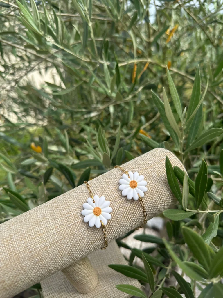 Assortir ses bijoux sans tomber dans la parure