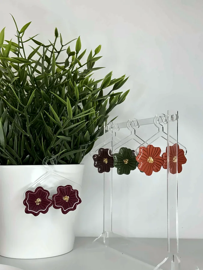 Bijoux faits main à Avon : créés dans le même massif forestier