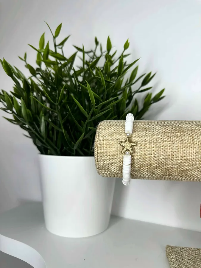 Bracelet heishi – Blanc & étoile de mer