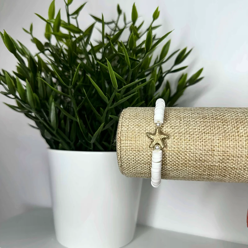 Bracelet heishi Blanc & étoile de mer – bijou fait main en pâte polymère