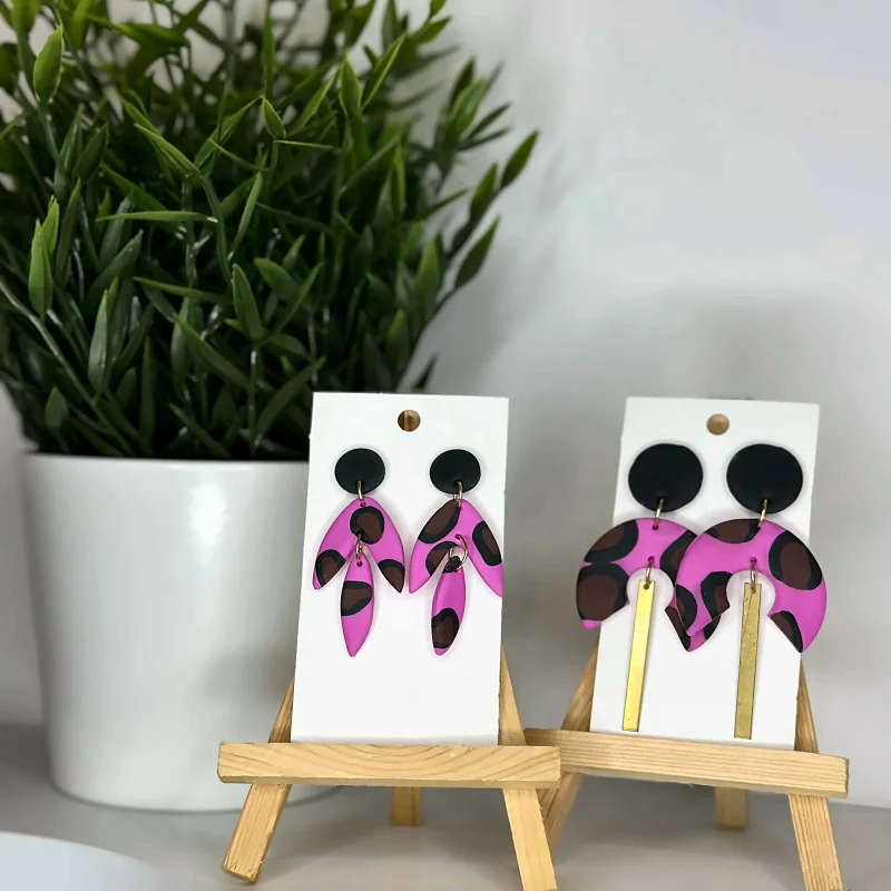 Boucles d’oreilles Collection léopard rose – bijou fait main en pâte polymère