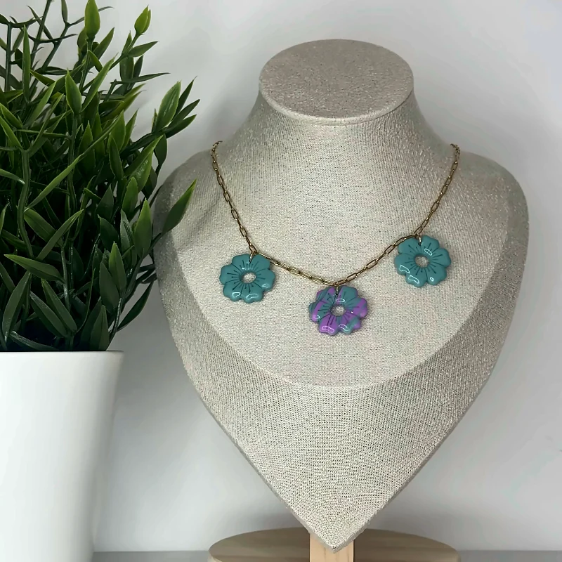 Collier Camélia Lilas bloom – bijou fait main en pâte polymère