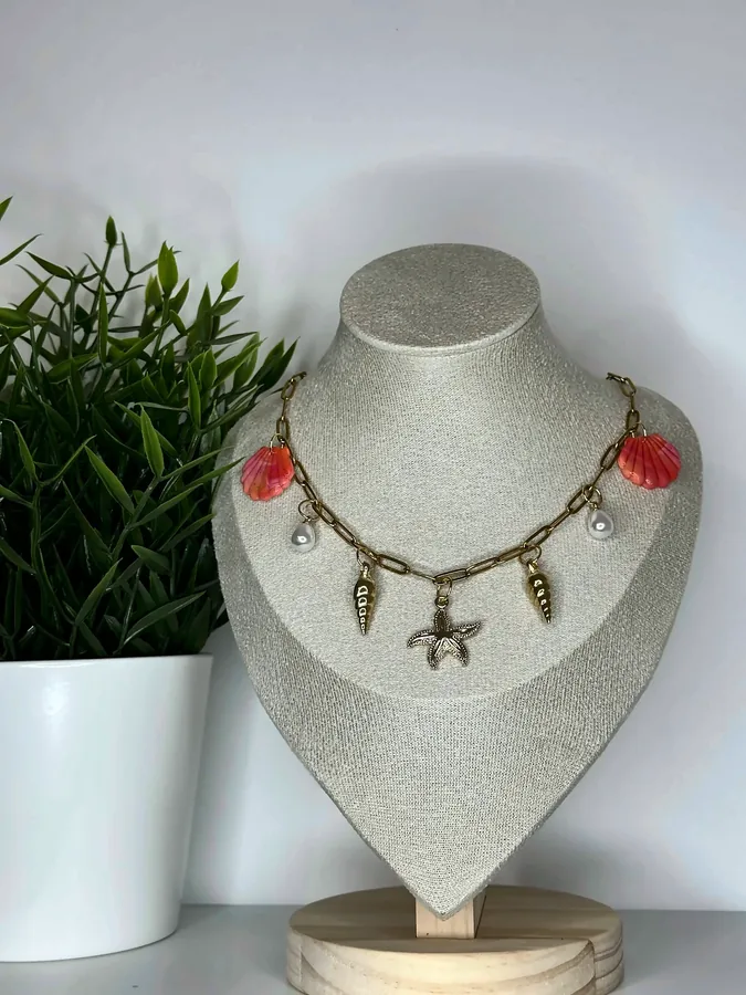 Collier charms – coquillage corail