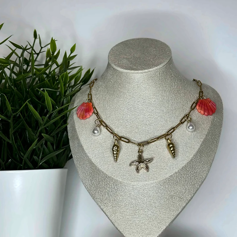 Collier charms coquillage corail – bijou fait main en pâte polymère
