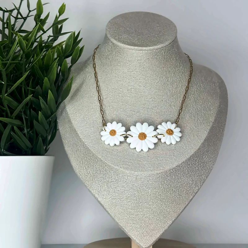 Collier Rang de marguerites – bijou fait main en pâte polymère