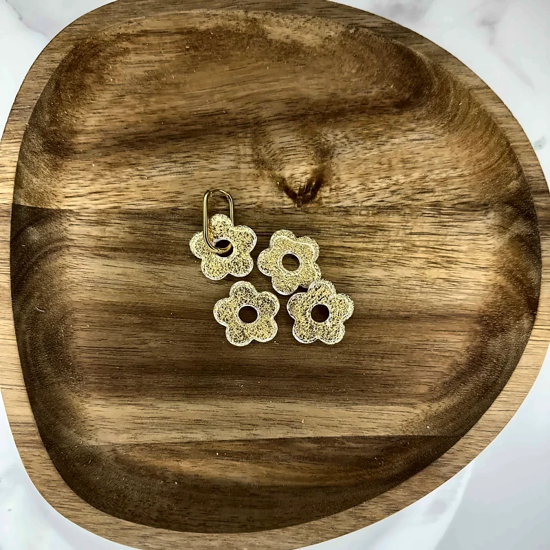 Pampilles fleurs dorée – bijou fait main en pâte polymère