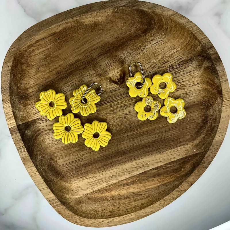 Pampilles Jaune, modèle Capucine (droite) – bijou fait main en pâte polymère