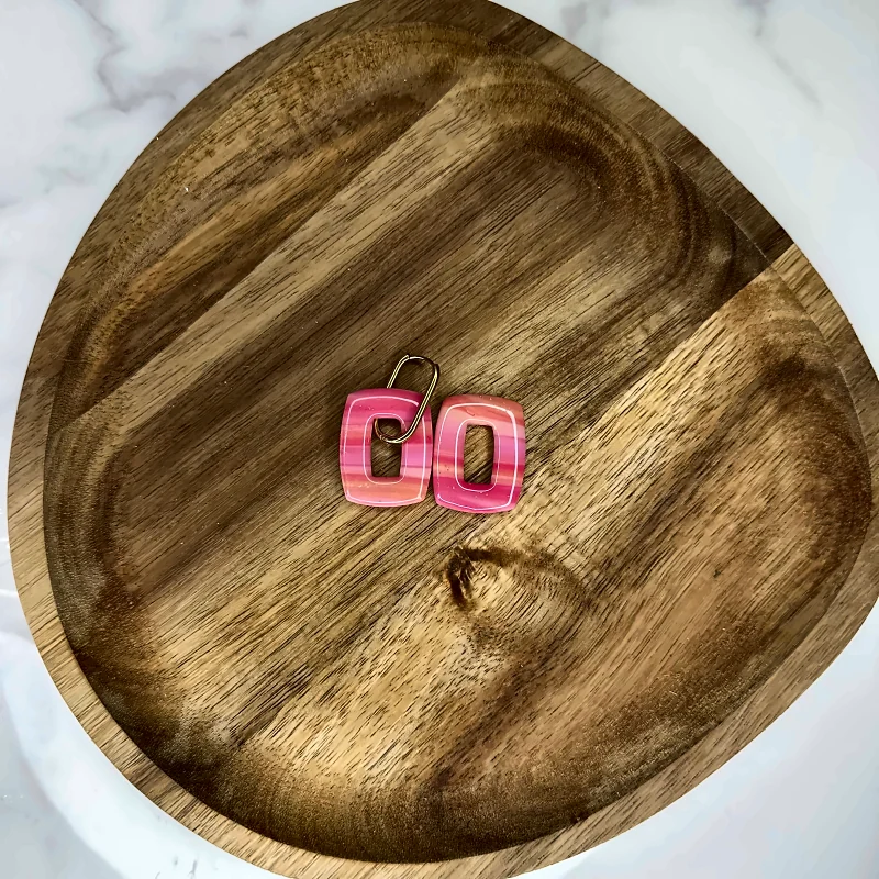 Pampilles marbrées corail – bijou fait main en pâte polymère