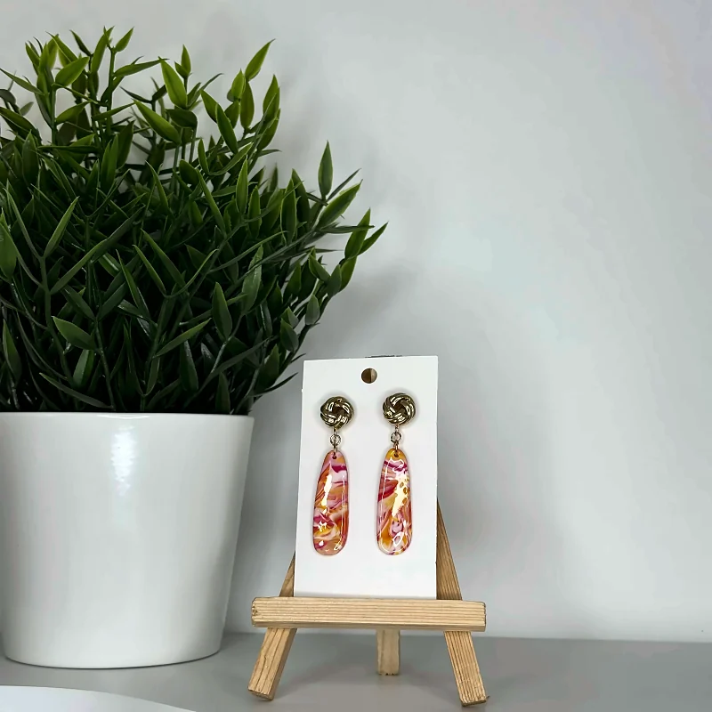 Boucles d’oreilles Sana corail marbré – bijou fait main en pâte polymère
